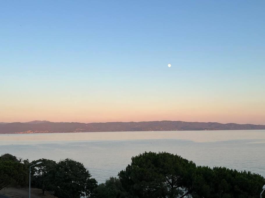 Bel App T2 En Bord De Mer Vue Sanquinaires Piscine Ajaccio  Kültér fotó