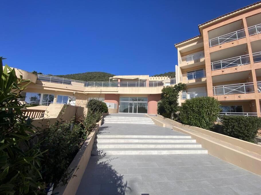 Bel App T2 En Bord De Mer Vue Sanquinaires Piscine Ajaccio  Kültér fotó